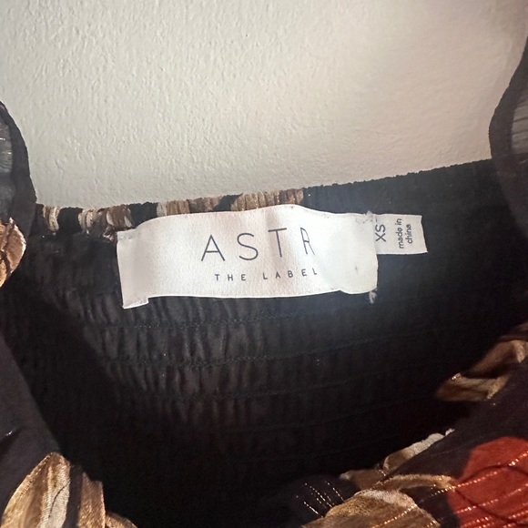 Women’s ASTA Floral Fitted Stretchy Blouse with Metallic Accents - GORGEOUS - Picture 3 of 3